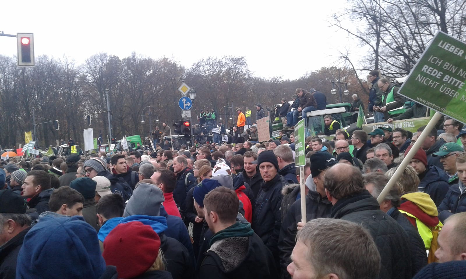 content/news/gallery/52-Demo Berlin 12.jpg